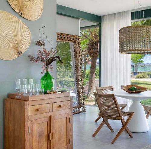 藤椅 沙發 綠植,簡潔舒適的度假房設計